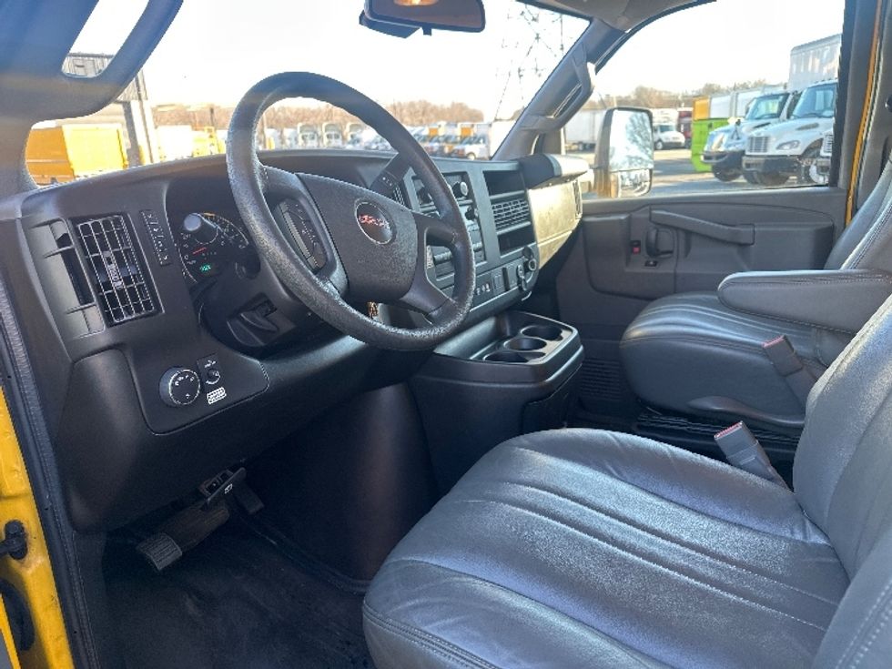 Light Duty Box Truck-Light and Medium Duty Trucks-GMC-2021-Savana G33903-Raleigh-NC-111,227\n\t\tmiles-$ 26,750 - Image 17