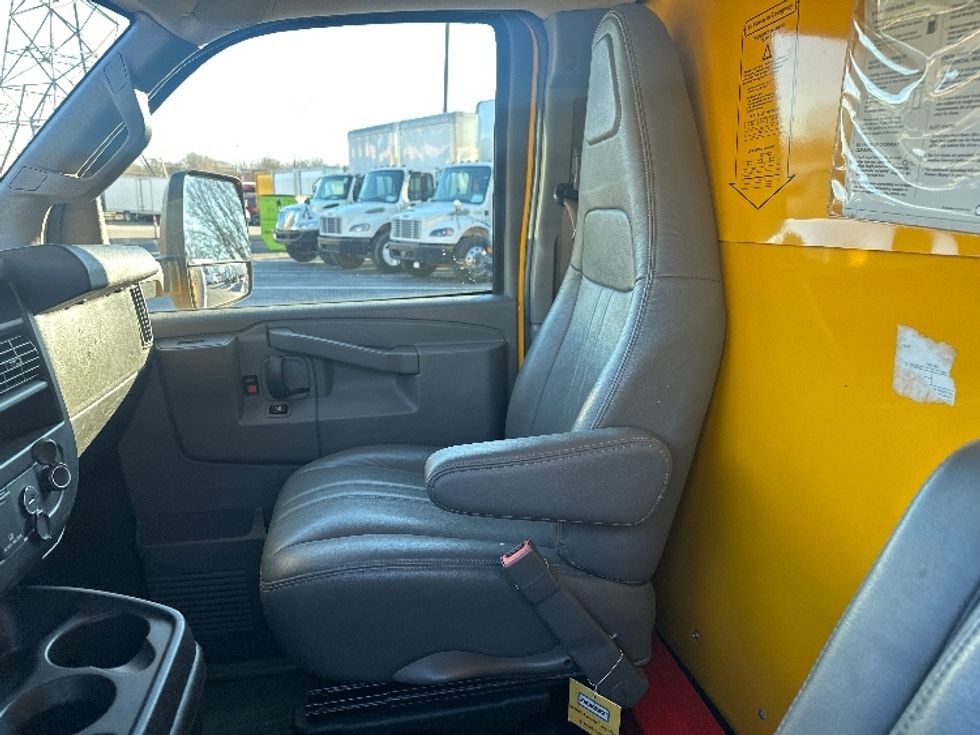 Light Duty Box Truck-Light and Medium Duty Trucks-GMC-2021-Savana G33903-Raleigh-NC-111,227\n\t\tmiles-$ 26,750 - Image 19