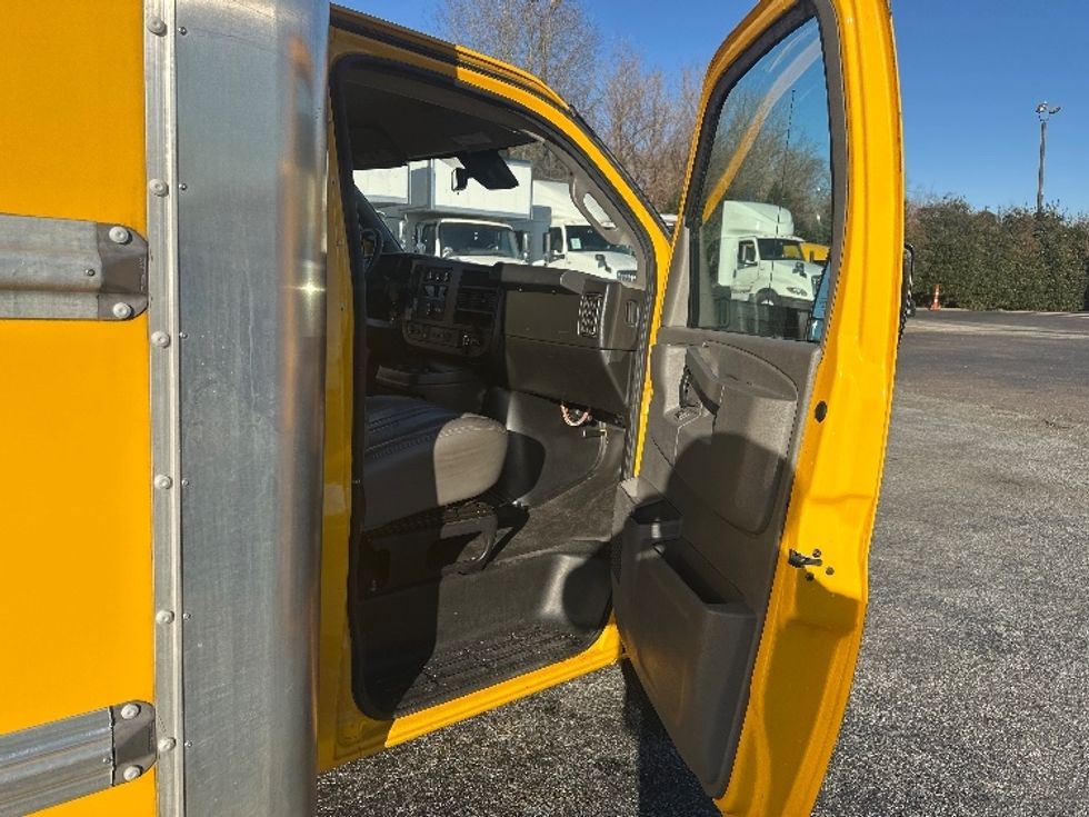 Light Duty Box Truck-Light and Medium Duty Trucks-GMC-2021-Savana G33903-Raleigh-NC-111,227\n\t\tmiles-$ 26,750 - Image 20