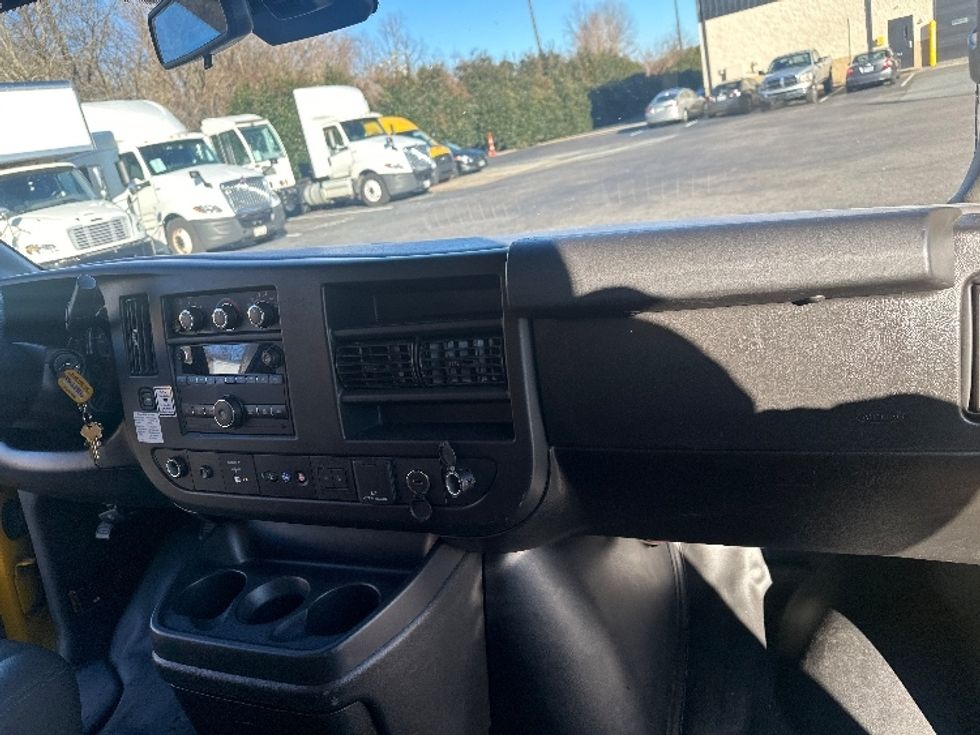 Light Duty Box Truck-Light and Medium Duty Trucks-GMC-2021-Savana G33903-Raleigh-NC-111,227\n\t\tmiles-$ 26,750 - Image 21