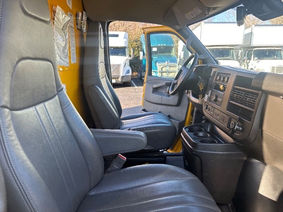 Light Duty Box Truck-Light and Medium Duty Trucks-GMC-2021-Savana G33903-Raleigh-NC-111,227\n\t\tmiles-$ 26,750 - Image 22