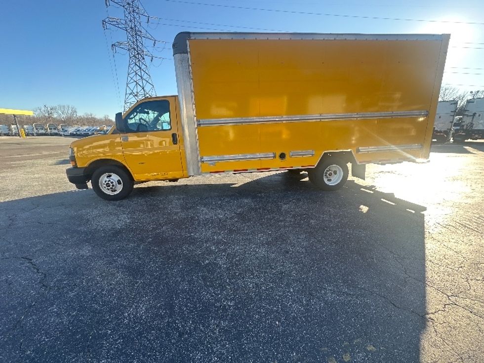 Light Duty Box Truck-Light and Medium Duty Trucks-GMC-2021-Savana G33903-Raleigh-NC-111,227\n\t\tmiles-$ 26,750 - Image 4