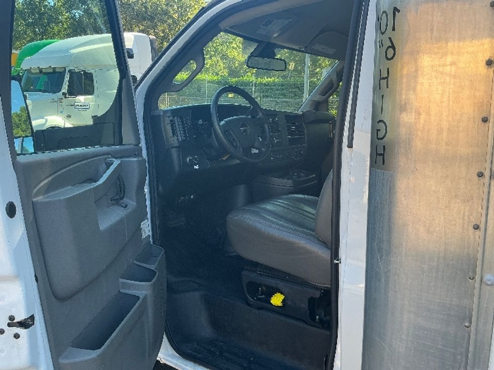 Light Duty Box Truck-Light and Medium Duty Trucks-GMC-2021-Savana G33903-Raleigh-NC-61,641\n\t\tmiles-$ 35,750 - Image 16