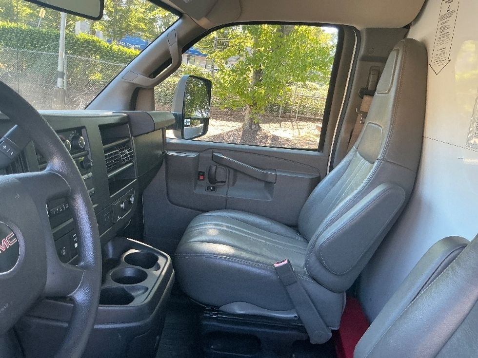 Light Duty Box Truck-Light and Medium Duty Trucks-GMC-2021-Savana G33903-Raleigh-NC-61,641\n\t\tmiles-$ 35,750 - Image 19