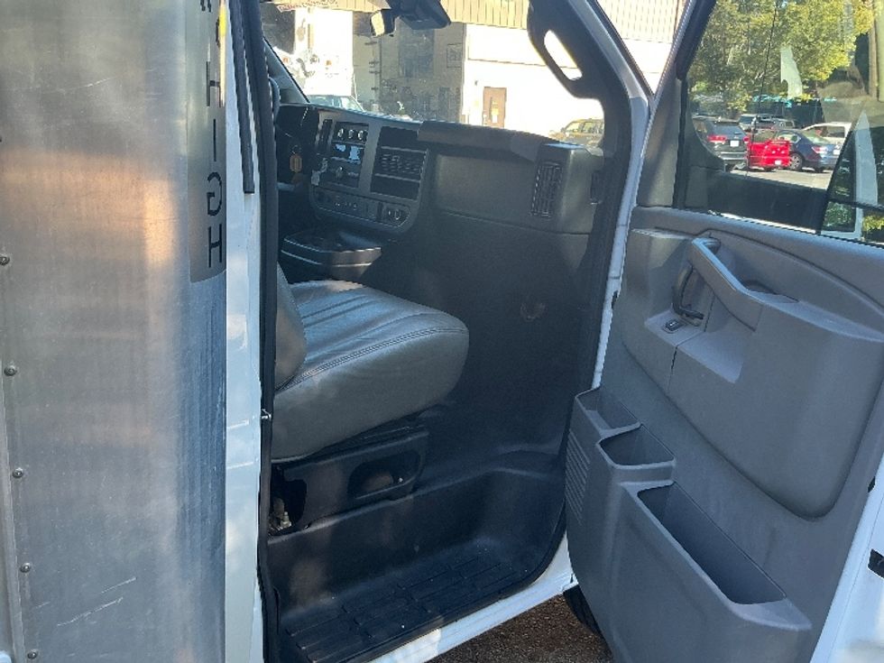 Light Duty Box Truck-Light and Medium Duty Trucks-GMC-2021-Savana G33903-Raleigh-NC-61,641\n\t\tmiles-$ 35,750 - Image 20