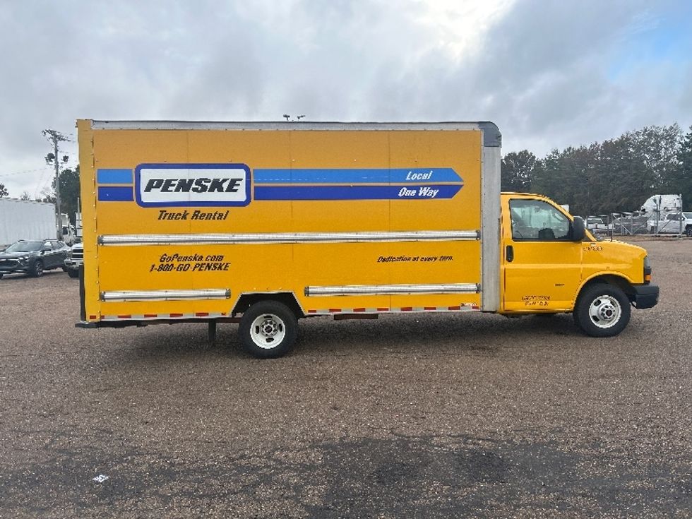 Light Duty Box Truck-Light and Medium Duty Trucks-GMC-2021-Savana G33903-Richland-MS-122,747\n\t\tmiles-$ 23,250 - Image 14
