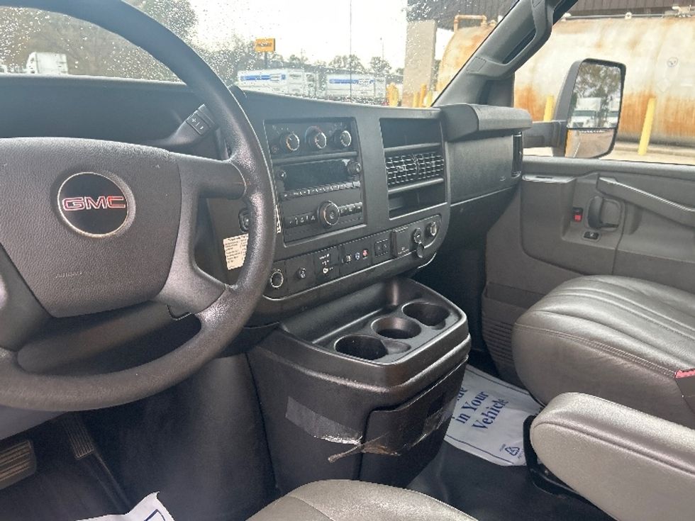 Light Duty Box Truck-Light and Medium Duty Trucks-GMC-2021-Savana G33903-Richland-MS-122,747\n\t\tmiles-$ 23,250 - Image 16