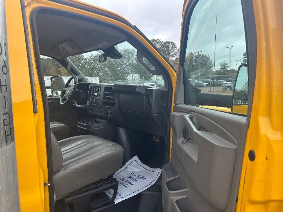 Light Duty Box Truck-Light and Medium Duty Trucks-GMC-2021-Savana G33903-Richland-MS-122,747\n\t\tmiles-$ 23,250 - Image 19