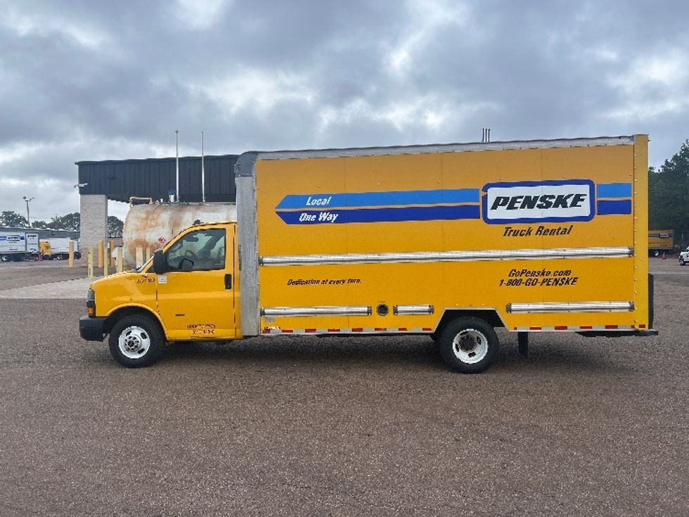 Light Duty Box Truck-Light and Medium Duty Trucks-GMC-2021-Savana G33903-Richland-MS-122,747\n\t\tmiles-$ 23,250 - Image 4