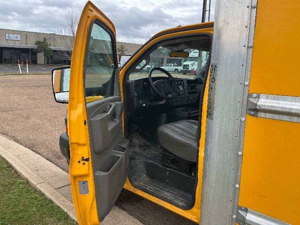 Light Duty Box Truck-Light and Medium Duty Trucks-GMC-2021-Savana G33903-Richland-MS-87,802\n\t\tmiles-$ 27,750 - Image 16