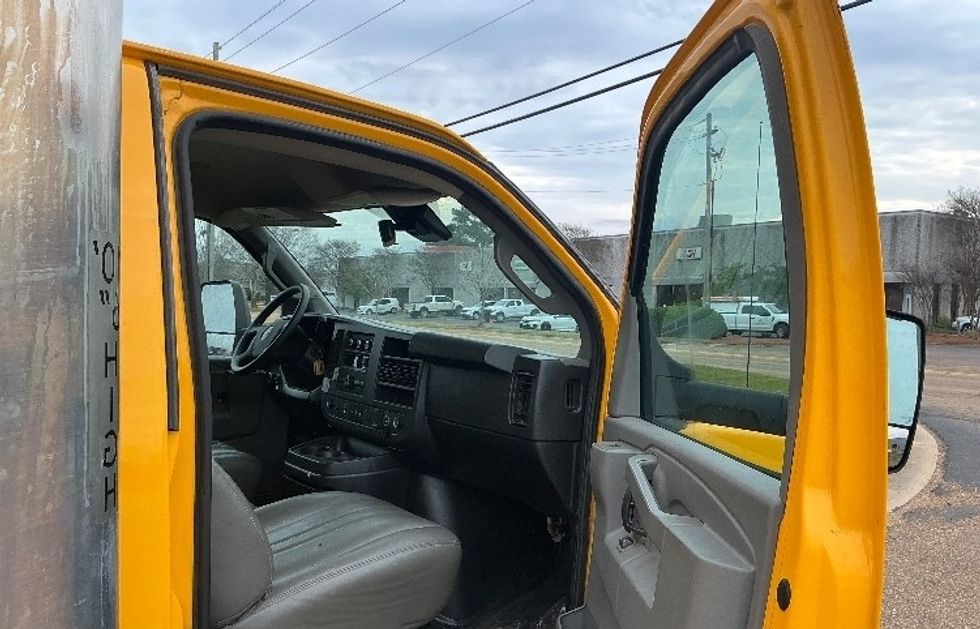 Light Duty Box Truck-Light and Medium Duty Trucks-GMC-2021-Savana G33903-Richland-MS-87,802\n\t\tmiles-$ 27,750 - Image 20