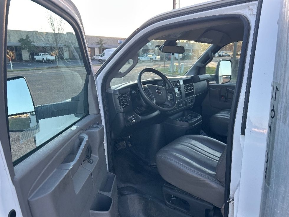 Light Duty Box Truck-Light and Medium Duty Trucks-GMC-2021-Savana G33903-Richland-MS-90,959\n\t\tmiles-$ 30,500 - Image 16