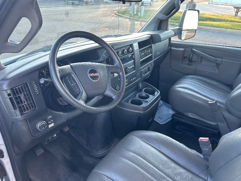 Light Duty Box Truck-Light and Medium Duty Trucks-GMC-2021-Savana G33903-Richland-MS-90,959\n\t\tmiles-$ 30,500 - Image 17