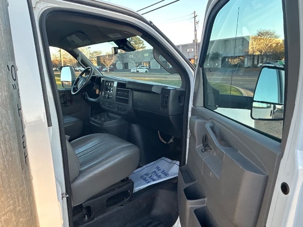 Light Duty Box Truck-Light and Medium Duty Trucks-GMC-2021-Savana G33903-Richland-MS-90,959\n\t\tmiles-$ 30,500 - Image 20