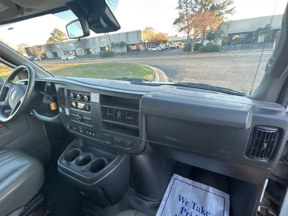 Light Duty Box Truck-Light and Medium Duty Trucks-GMC-2021-Savana G33903-Richland-MS-90,959\n\t\tmiles-$ 30,500 - Image 21