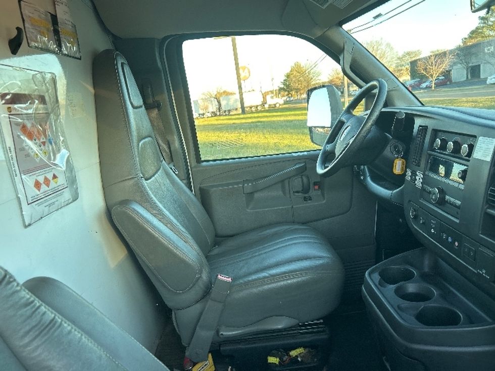 Light Duty Box Truck-Light and Medium Duty Trucks-GMC-2021-Savana G33903-Richland-MS-90,959\n\t\tmiles-$ 30,500 - Image 22