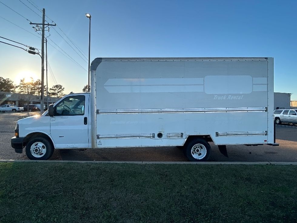 Light Duty Box Truck-Light and Medium Duty Trucks-GMC-2021-Savana G33903-Richland-MS-90,959\n\t\tmiles-$ 30,500 - Image 4