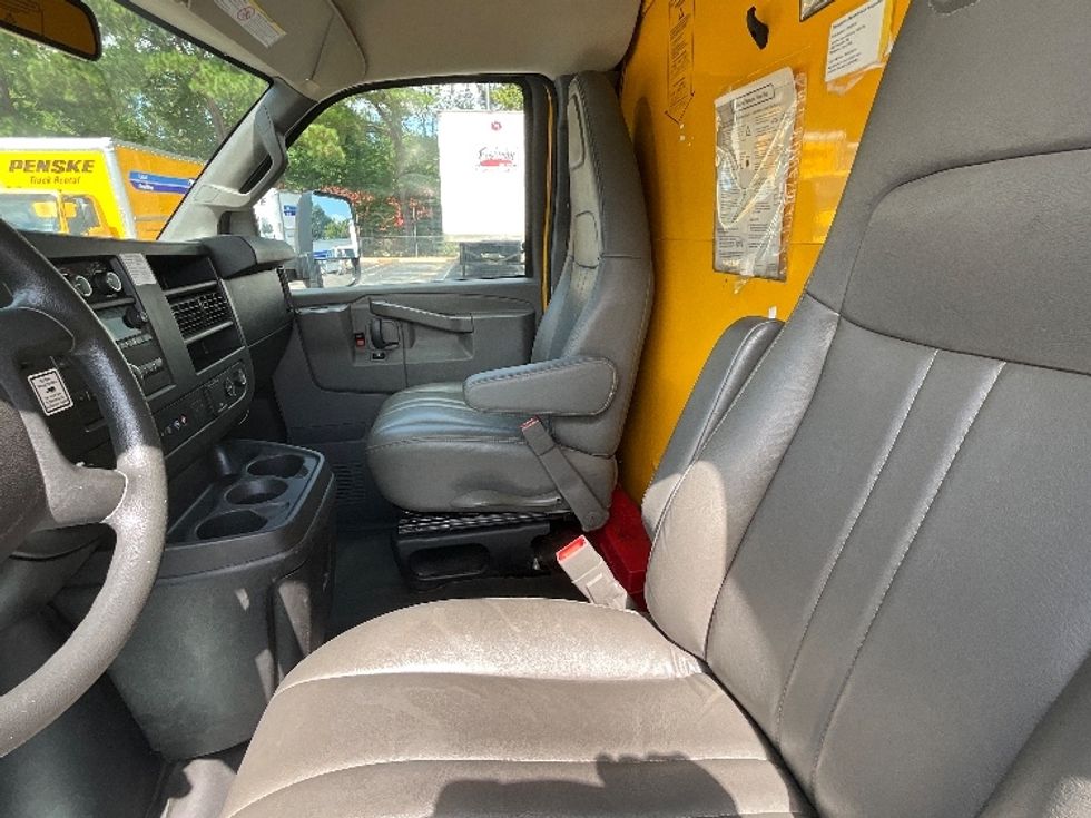 Light Duty Box Truck-Light and Medium Duty Trucks-GMC-2021-Savana G33903-Richmond-VA-103,807\n\t\tmiles-$ 26,000 - Image 17