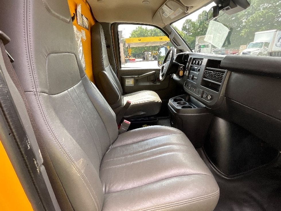 Light Duty Box Truck-Light and Medium Duty Trucks-GMC-2021-Savana G33903-Richmond-VA-103,807\n\t\tmiles-$ 26,000 - Image 20