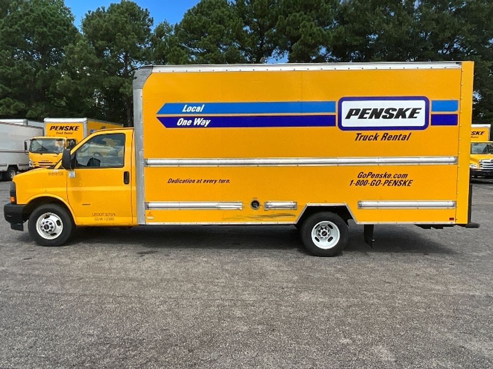 Light Duty Box Truck-Light and Medium Duty Trucks-GMC-2021-Savana G33903-Richmond-VA-103,807\n\t\tmiles-$ 26,000 - Image 4