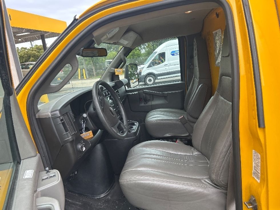 Light Duty Box Truck-Light and Medium Duty Trucks-GMC-2021-Savana G33903-Riviera Beach-FL-105,068\n\t\tmiles-$ 26,250 - Image 15