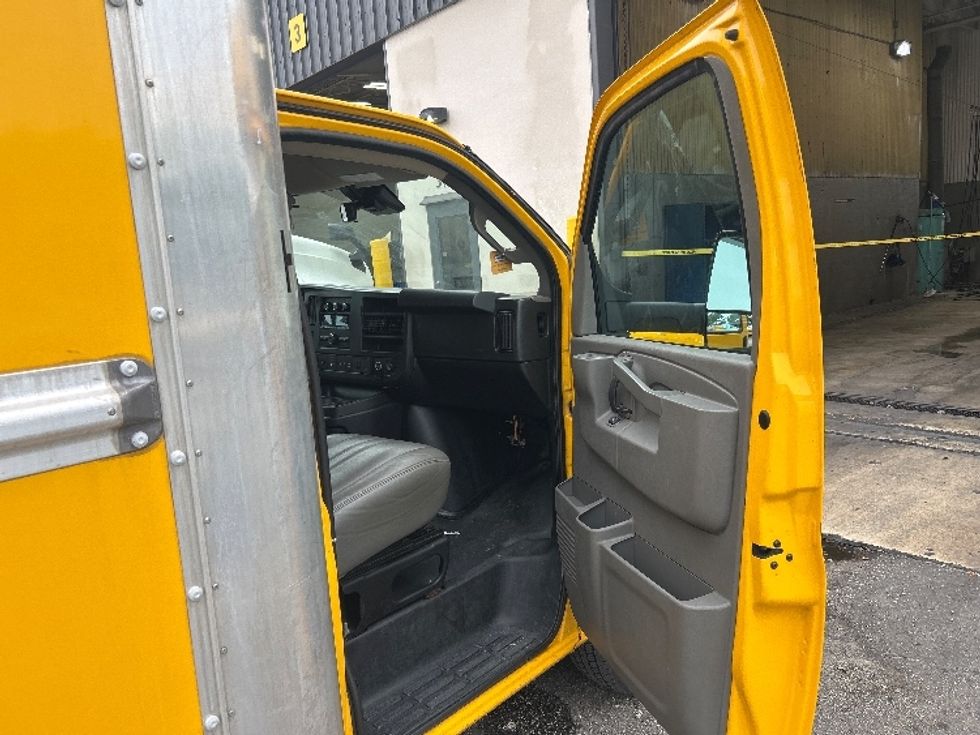 Light Duty Box Truck-Light and Medium Duty Trucks-GMC-2021-Savana G33903-Riviera Beach-FL-105,068\n\t\tmiles-$ 26,250 - Image 18