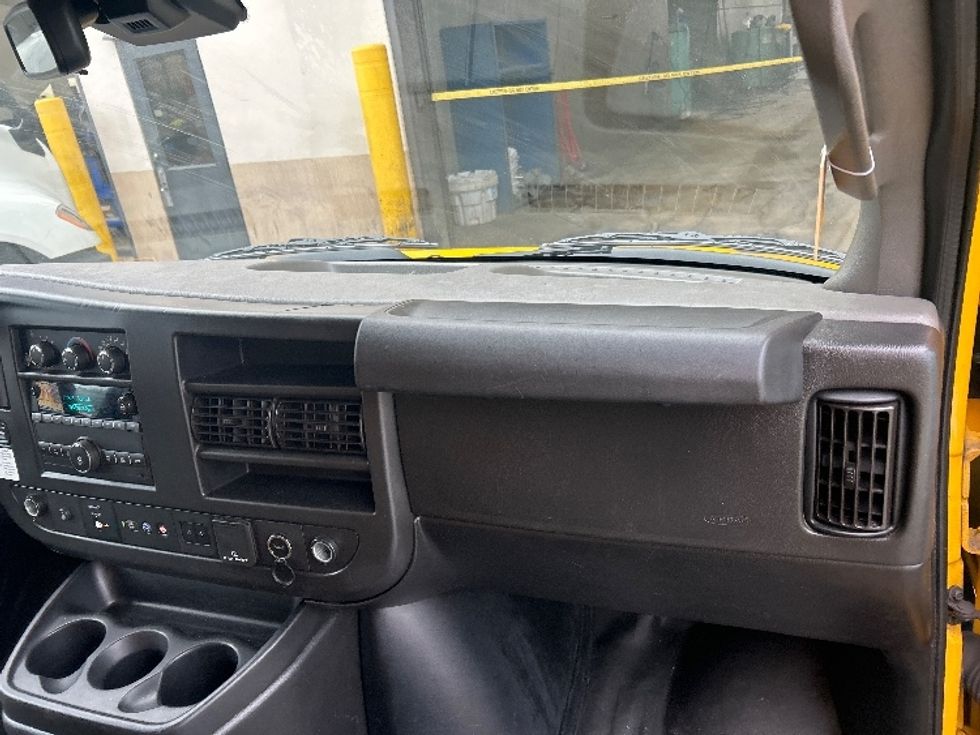 Light Duty Box Truck-Light and Medium Duty Trucks-GMC-2021-Savana G33903-Riviera Beach-FL-105,068\n\t\tmiles-$ 26,250 - Image 19