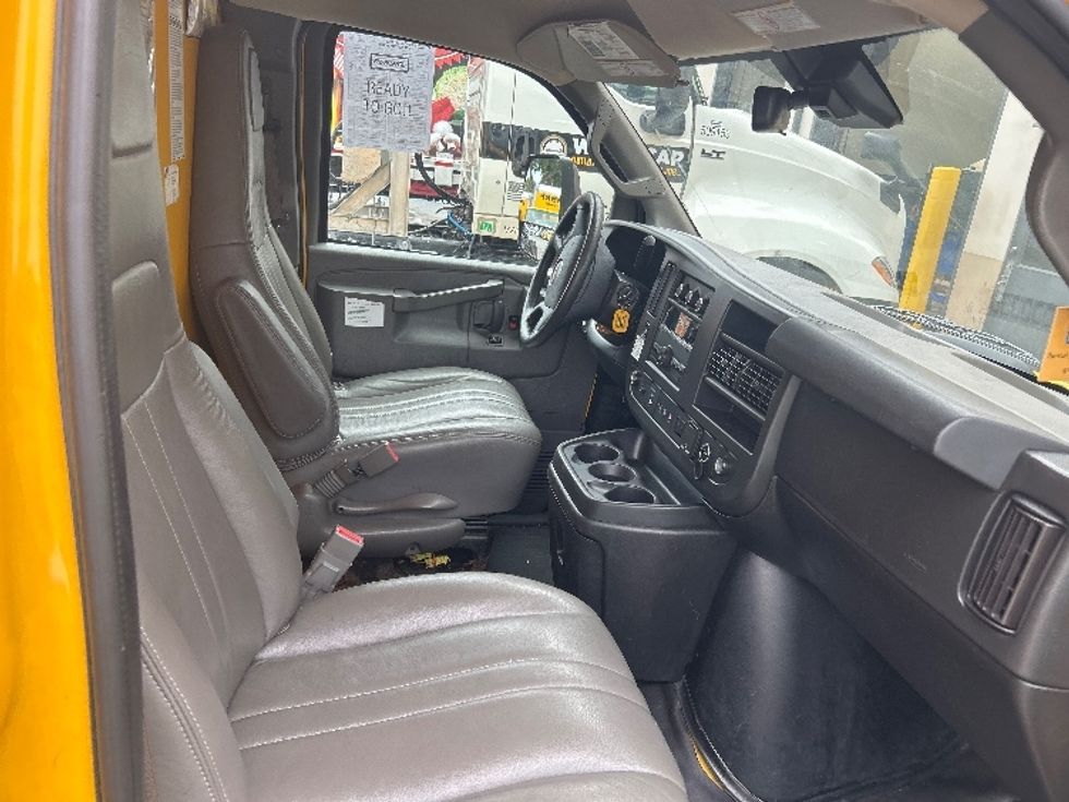 Light Duty Box Truck-Light and Medium Duty Trucks-GMC-2021-Savana G33903-Riviera Beach-FL-105,068\n\t\tmiles-$ 26,250 - Image 20