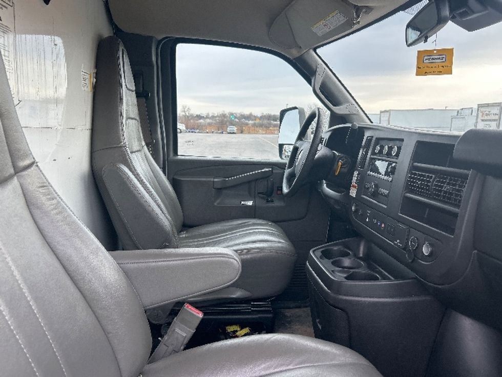 Light Duty Box Truck-Light and Medium Duty Trucks-GMC-2021-Savana G33903-Rochester-NY-100,411\n\t\tmiles-$ 27,250 - Image 20