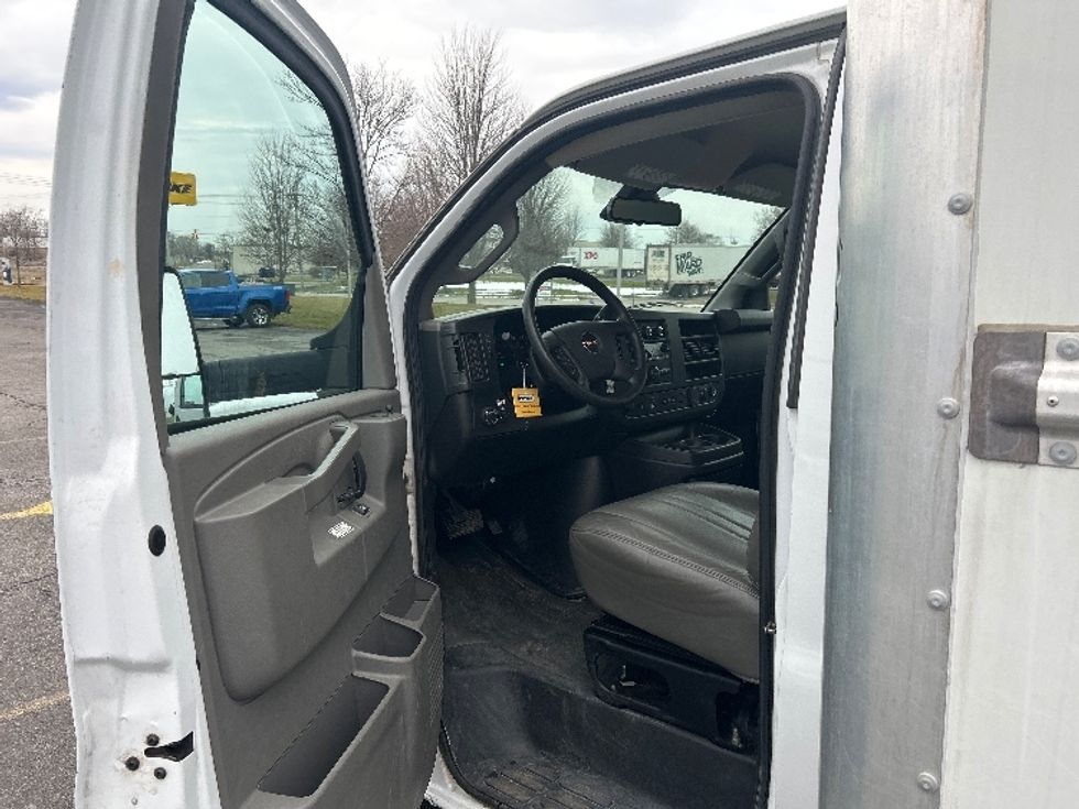 Light Duty Box Truck-Light and Medium Duty Trucks-GMC-2021-Savana G33903-Rochester-NY-104,580\n\t\tmiles-$ 29,500 - Image 16