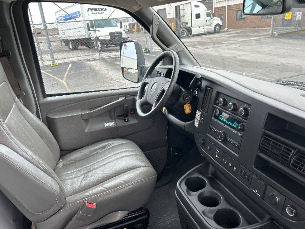 Light Duty Box Truck-Light and Medium Duty Trucks-GMC-2021-Savana G33903-Rochester-NY-104,580\n\t\tmiles-$ 29,500 - Image 22