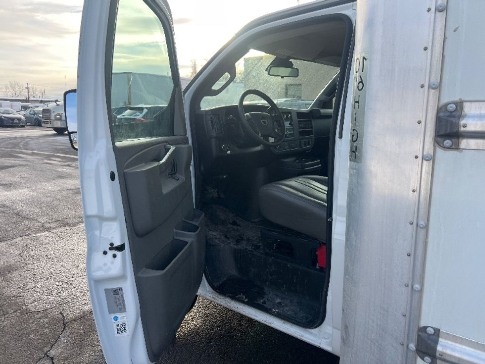 Light Duty Box Truck-Light and Medium Duty Trucks-GMC-2021-Savana G33903-Rochester-NY-88,087\n\t\tmiles-$ 29,000 - Image 16