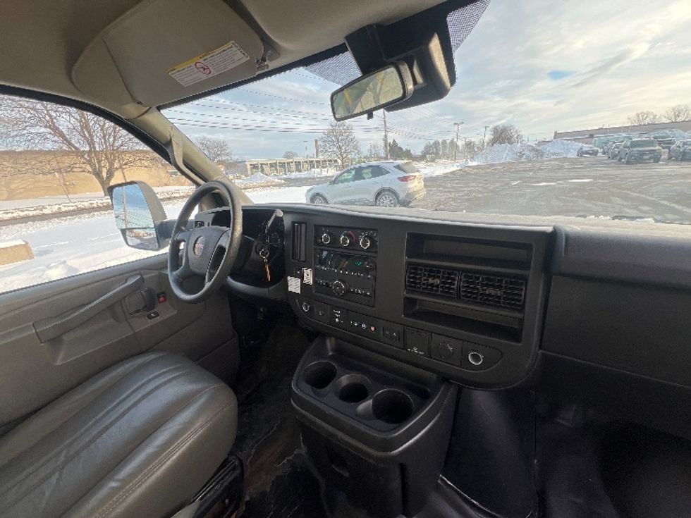 Light Duty Box Truck-Light and Medium Duty Trucks-GMC-2021-Savana G33903-Rochester-NY-88,087\n\t\tmiles-$ 29,000 - Image 22
