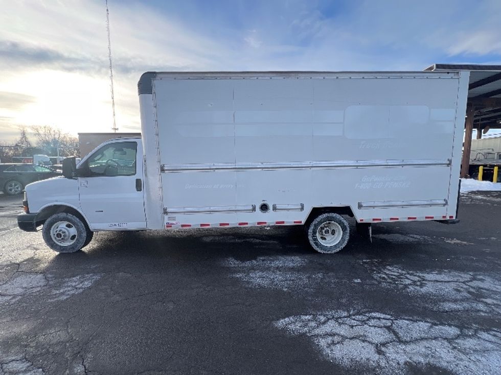 Light Duty Box Truck-Light and Medium Duty Trucks-GMC-2021-Savana G33903-Rochester-NY-88,087\n\t\tmiles-$ 29,000 - Image 4