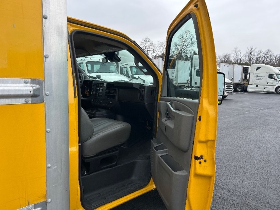 Light Duty Box Truck-Light and Medium Duty Trucks-GMC-2021-Savana G33903-Rockville-MD-110,682\n\t\tmiles-$ 24,500 - Image 20