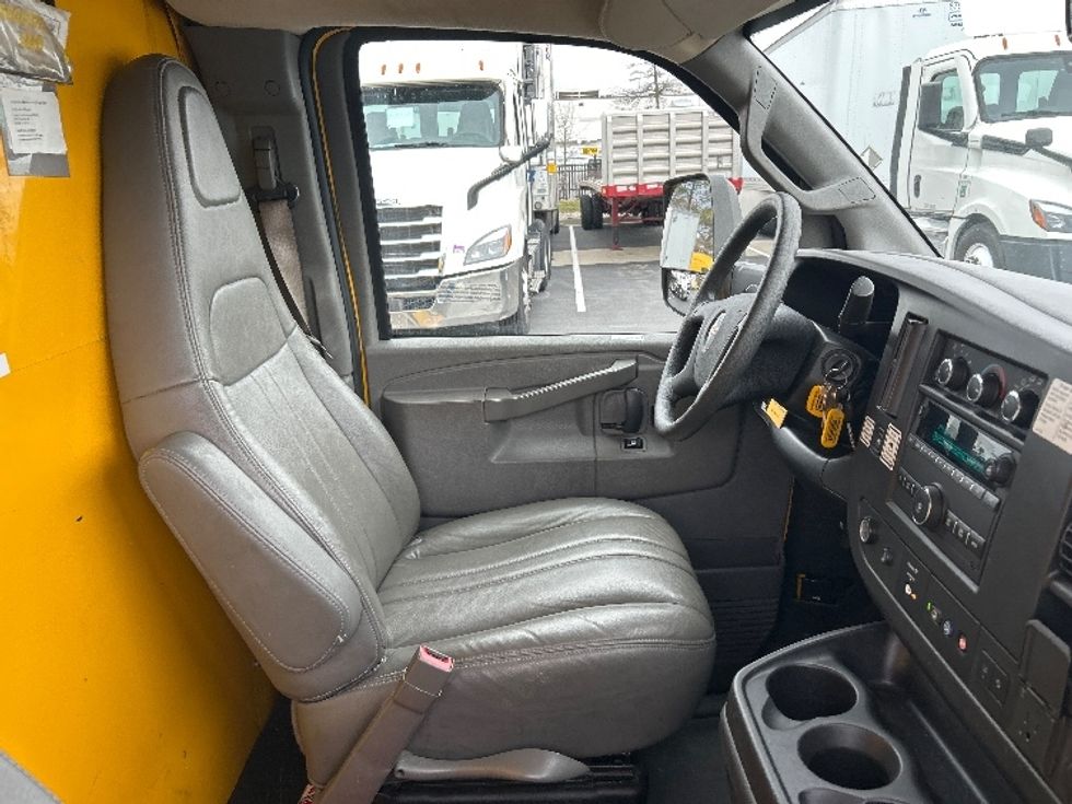 Light Duty Box Truck-Light and Medium Duty Trucks-GMC-2021-Savana G33903-Rockville-MD-110,682\n\t\tmiles-$ 24,500 - Image 22