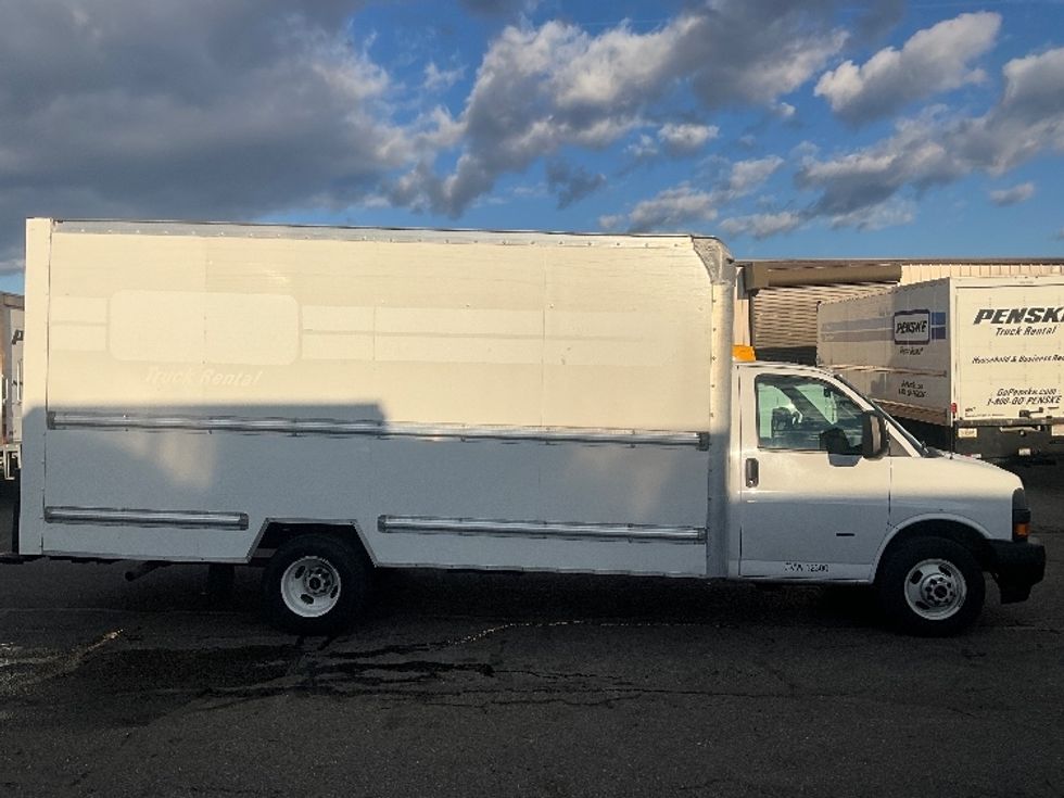 Light Duty Box Truck-Light and Medium Duty Trucks-GMC-2021-Savana G33903-Rockville-MD-113,101\n\t\tmiles-$ 27,250 - Image 14