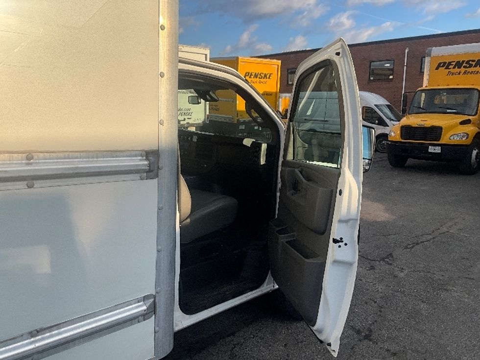 Light Duty Box Truck-Light and Medium Duty Trucks-GMC-2021-Savana G33903-Rockville-MD-113,101\n\t\tmiles-$ 27,250 - Image 19