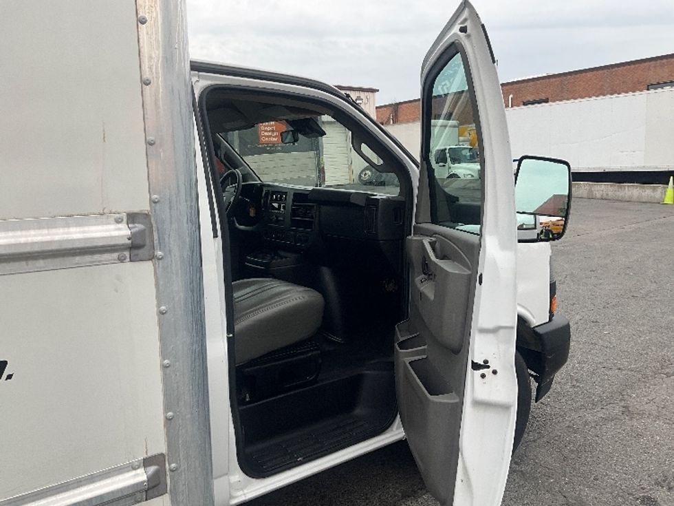 Light Duty Box Truck-Light and Medium Duty Trucks-GMC-2021-Savana G33903-Rockville-MD-114,266\n\t\tmiles-$ 25,750 - Image 19