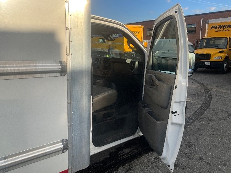 Light Duty Box Truck-Light and Medium Duty Trucks-GMC-2021-Savana G33903-Rockville-MD-114,823\n\t\tmiles-$ 28,250 - Image 19