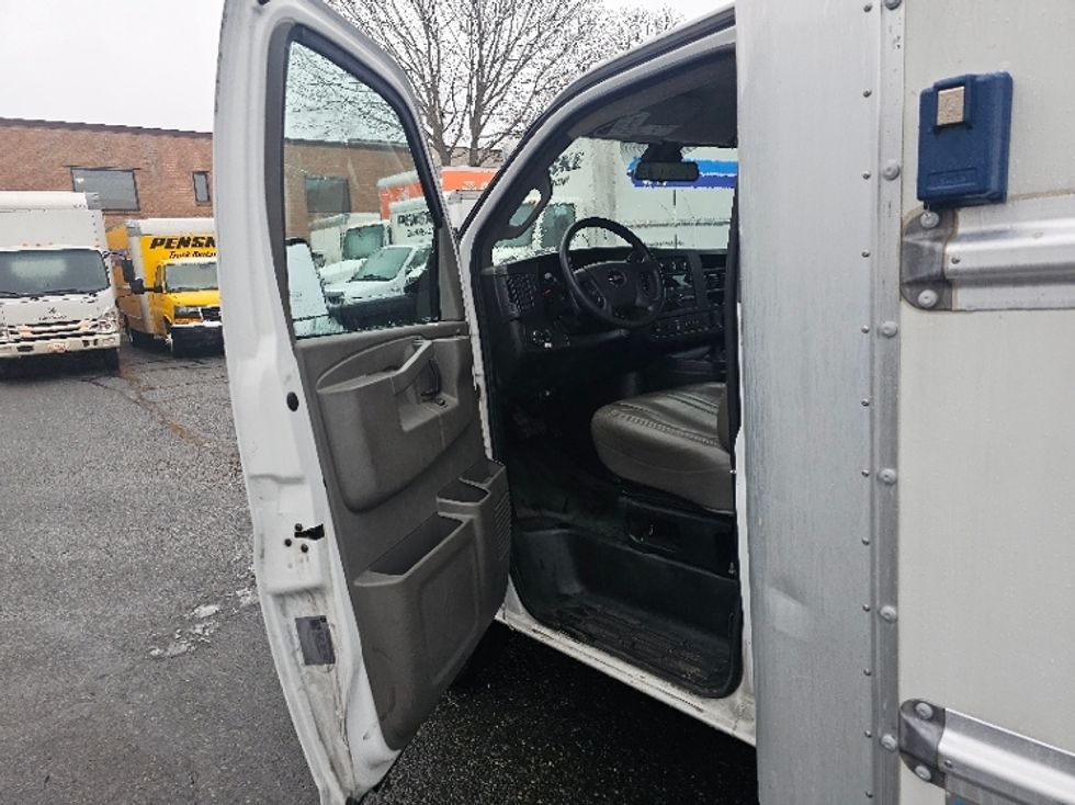 Light Duty Box Truck-Light and Medium Duty Trucks-GMC-2021-Savana G33903-Rockville-MD-77,904\n\t\tmiles-$ 32,500 - Image 15