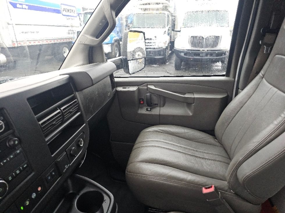 Light Duty Box Truck-Light and Medium Duty Trucks-GMC-2021-Savana G33903-Rockville-MD-77,904\n\t\tmiles-$ 32,500 - Image 18