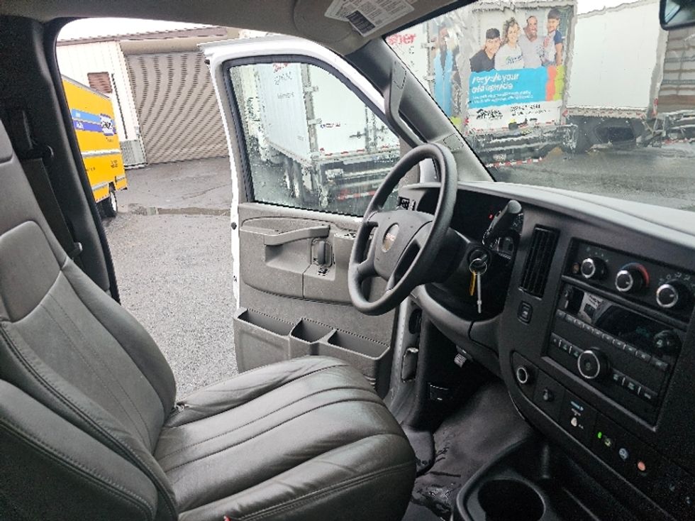 Light Duty Box Truck-Light and Medium Duty Trucks-GMC-2021-Savana G33903-Rockville-MD-77,904\n\t\tmiles-$ 32,500 - Image 21