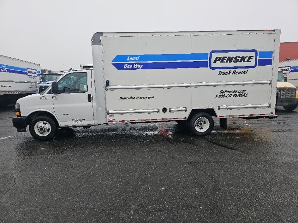 Light Duty Box Truck-Light and Medium Duty Trucks-GMC-2021-Savana G33903-Rockville-MD-77,904\n\t\tmiles-$ 32,500 - Image 4