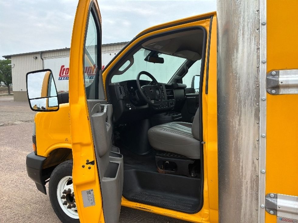 Light Duty Box Truck-Light and Medium Duty Trucks-GMC-2021-Savana G33903-Rockville-MD-93,025\n\t\tmiles-$ 24,750 - Image 16