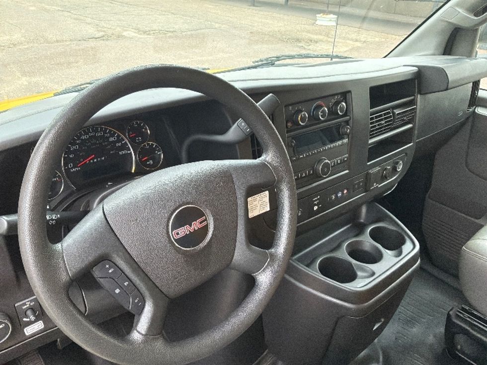 Light Duty Box Truck-Light and Medium Duty Trucks-GMC-2021-Savana G33903-Rockville-MD-93,025\n\t\tmiles-$ 24,750 - Image 17