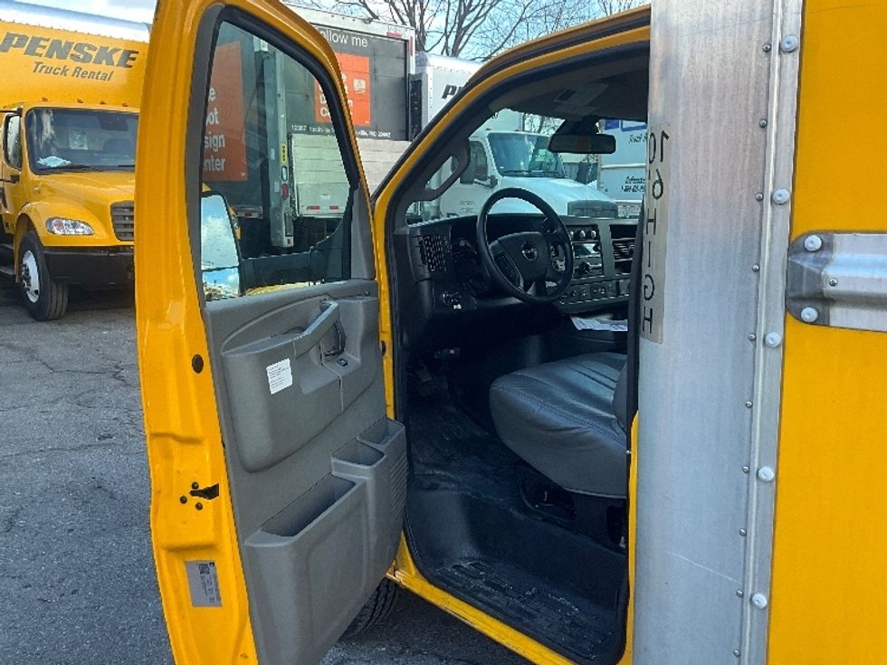 Light Duty Box Truck-Light and Medium Duty Trucks-GMC-2021-Savana G33903-Rockville-MD-94,775\n\t\tmiles-$ 26,250 - Image 15