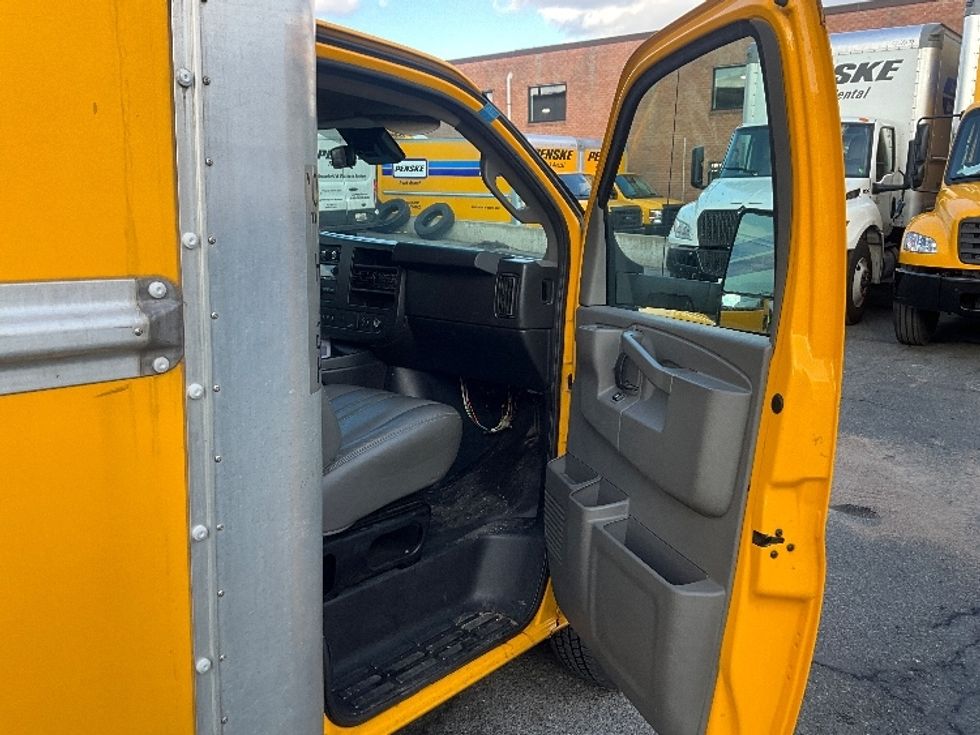 Light Duty Box Truck-Light and Medium Duty Trucks-GMC-2021-Savana G33903-Rockville-MD-94,775\n\t\tmiles-$ 26,250 - Image 19