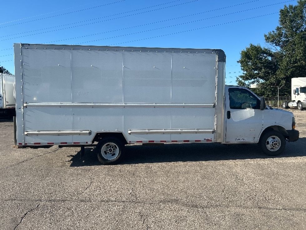 Light Duty Box Truck-Light and Medium Duty Trucks-GMC-2021-Savana G33903-Romulus-MI-129,377\n\t\tmiles-$ 24,250 - Image 15
