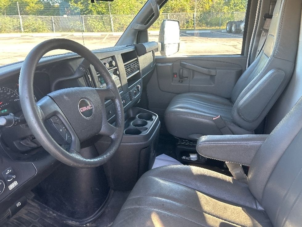 Light Duty Box Truck-Light and Medium Duty Trucks-GMC-2021-Savana G33903-Romulus-MI-129,377\n\t\tmiles-$ 24,250 - Image 17